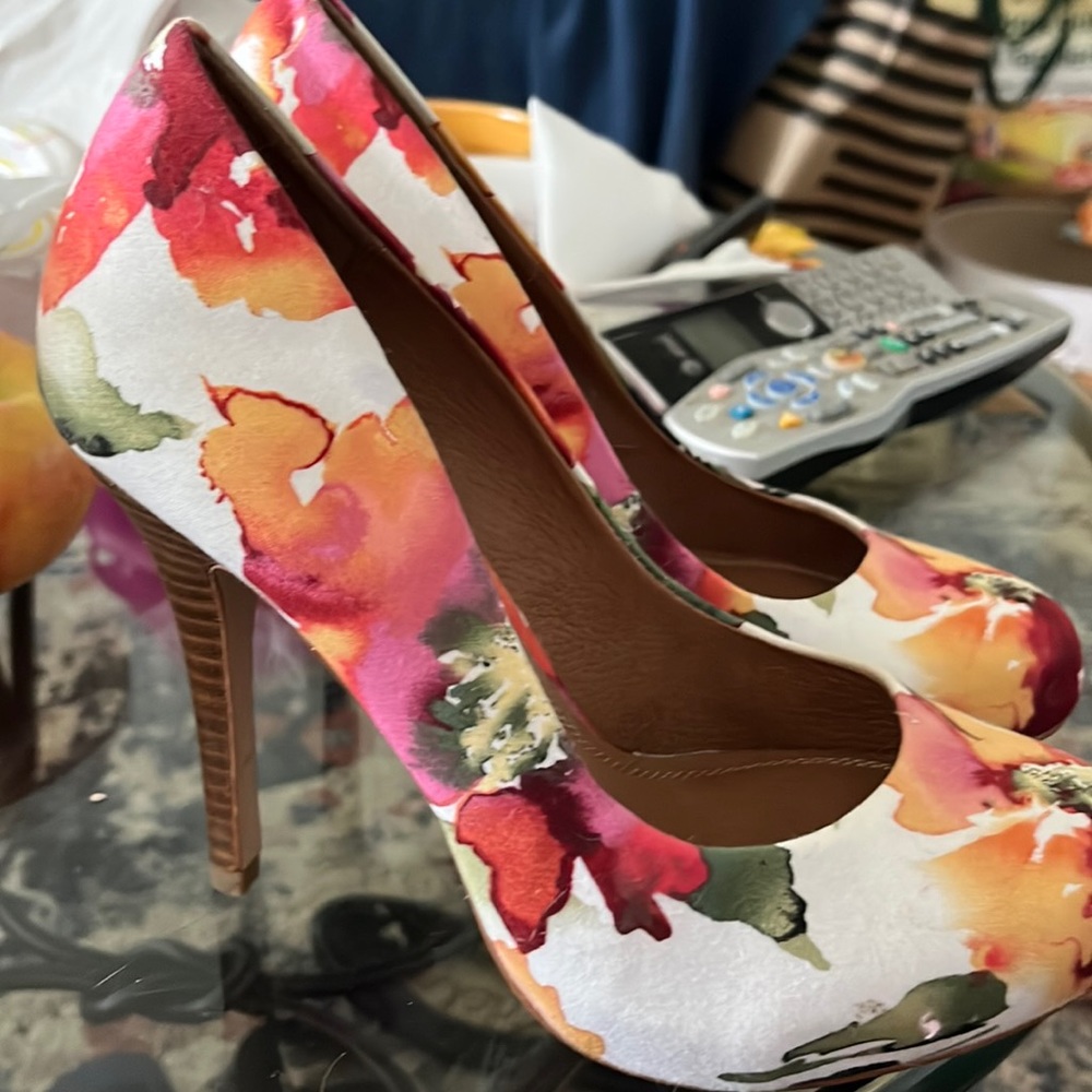 NWT tea parties, bridal and baby showers, Kentucky Derby… these are blooming! 💐